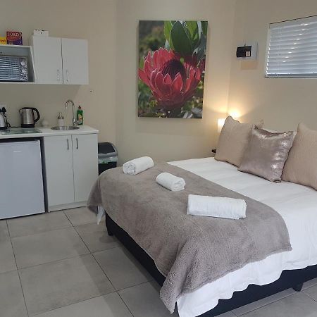 Sharon'S House: Modern Self-Catering Rooms Cape Town Bagian luar foto